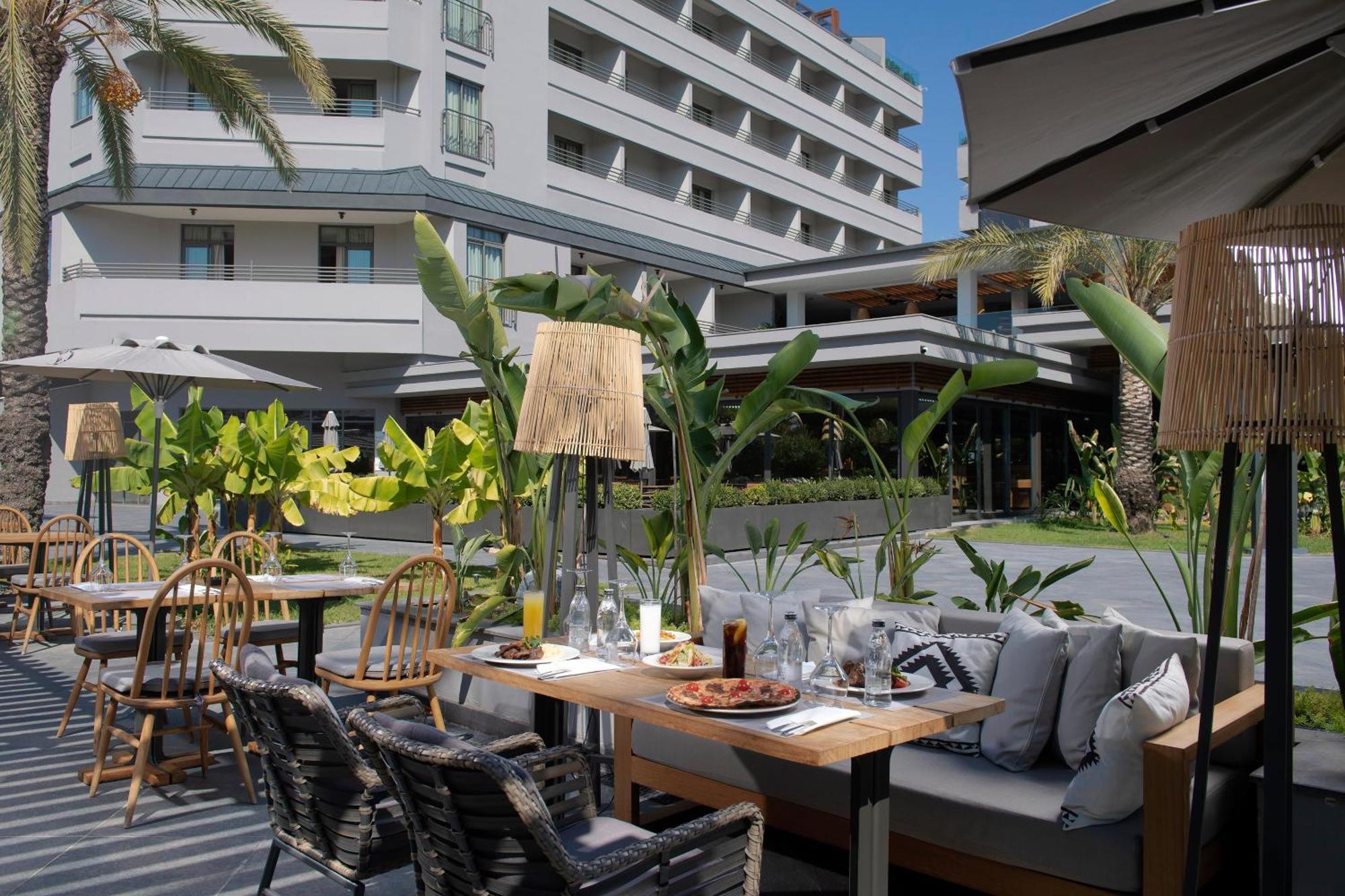 Miramare Beach Hotel Side Exterior foto